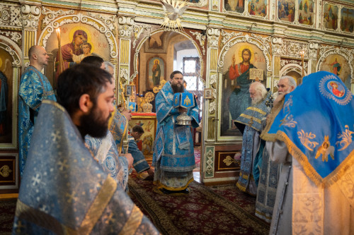 Архиерейская Божественная литургия