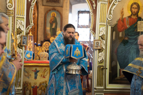 Архиерейская Божественная литургия