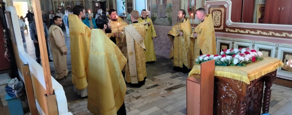 Праздничное всенощное бдение славных и всехвальных первоверховных апостолов Петра и Павла