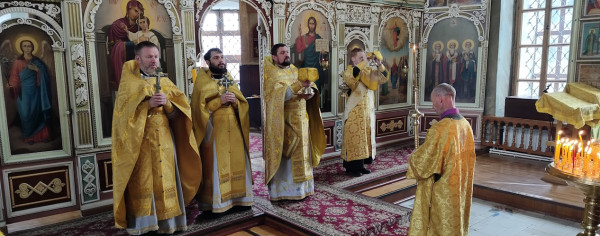 Собор Всех святых, в земле Российской просиявших