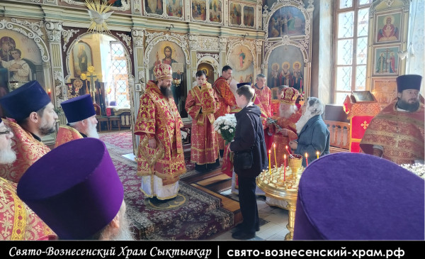 Архиерейская Пасхальная служба в Свято Вознесенском храме Сыктывкар